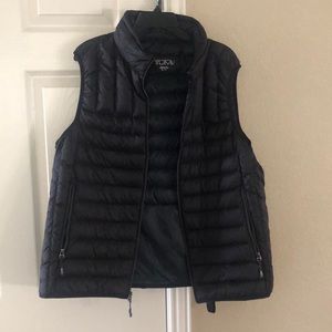 Brand new Men’s Tumi down vest NWOT!